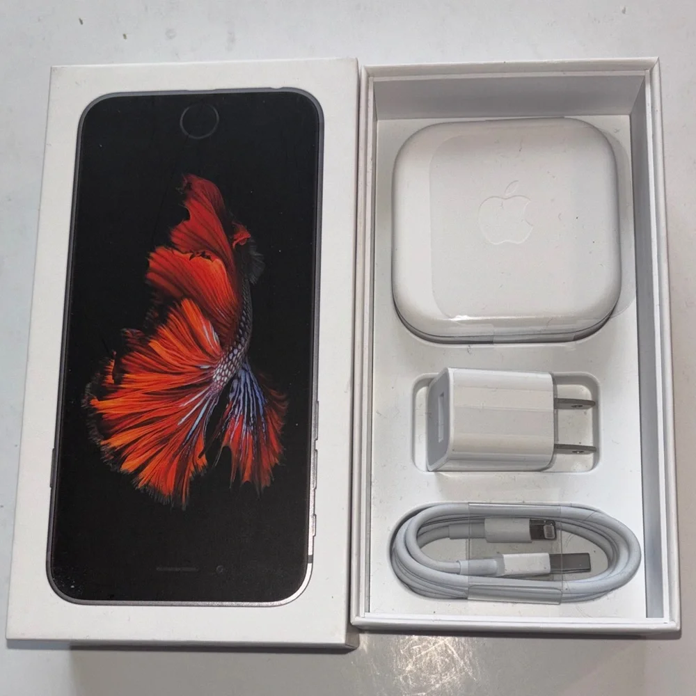Apple iPhone 6s Box iPhone 6 ear buds with cord and charging brick